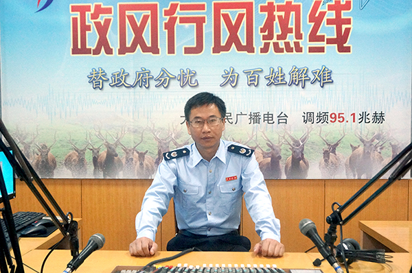 区税务局党委副书记、副局长徐世新