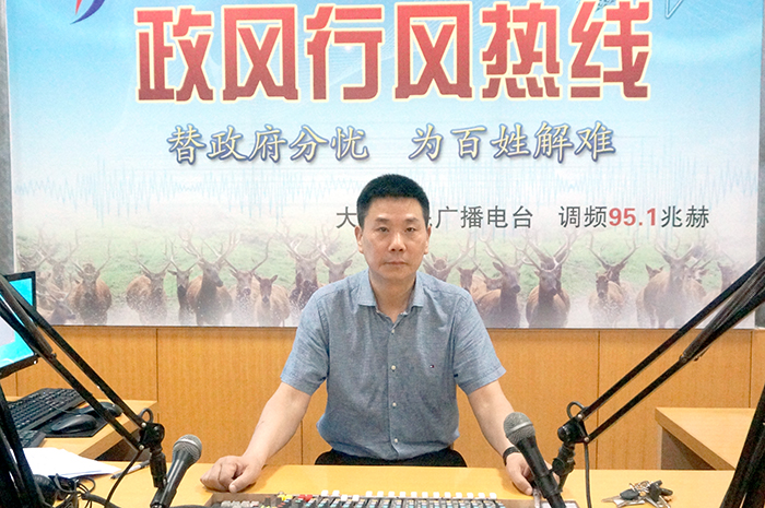 区交通运输局副局长束方平