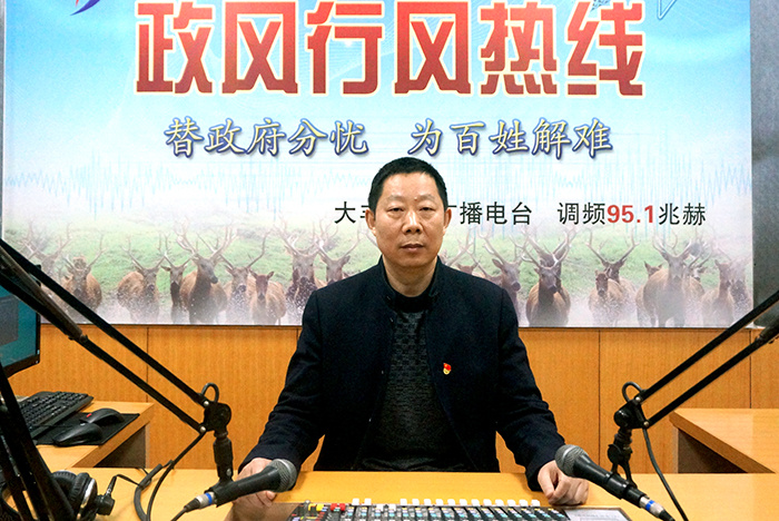 3月26日，区发展和改革委员会的副局长谢世平同志走进政风热线直播室，就物价等方面的问题或话题与网友交流沟通、解答释疑。