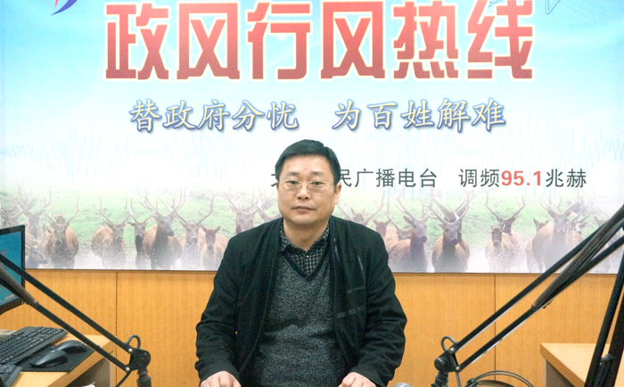 4月23日，区人社局劳动监察大队大队长王德轩同志走进政风热线直播室，就“贯彻落实《保障农民工工资支付条例》 依法严厉打击欠薪违法行为”等方面的问题或话题与网友交流沟通、解答释疑。