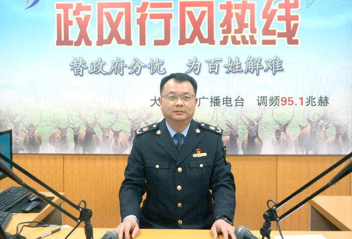 4月30日，区市场监督管理局副局长金军同志走进政风热线直播室，就“落实特种设备使用单位安全主体责任”等方面的问题或话题与网友交流沟通、解答释疑。