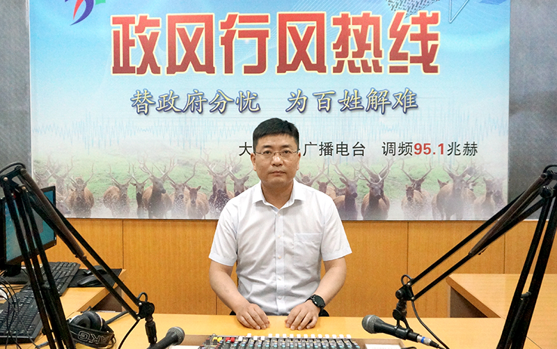 6月11日，区供电公司副总经理丁峰同志走进政风热线直播室，就“助力抗疫复产 服务再上新台阶”等方面的问题或话题与网友交流沟通、解答释疑。