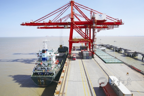 大丰港各码头开足马力确保全面完成年度各项目标任务
