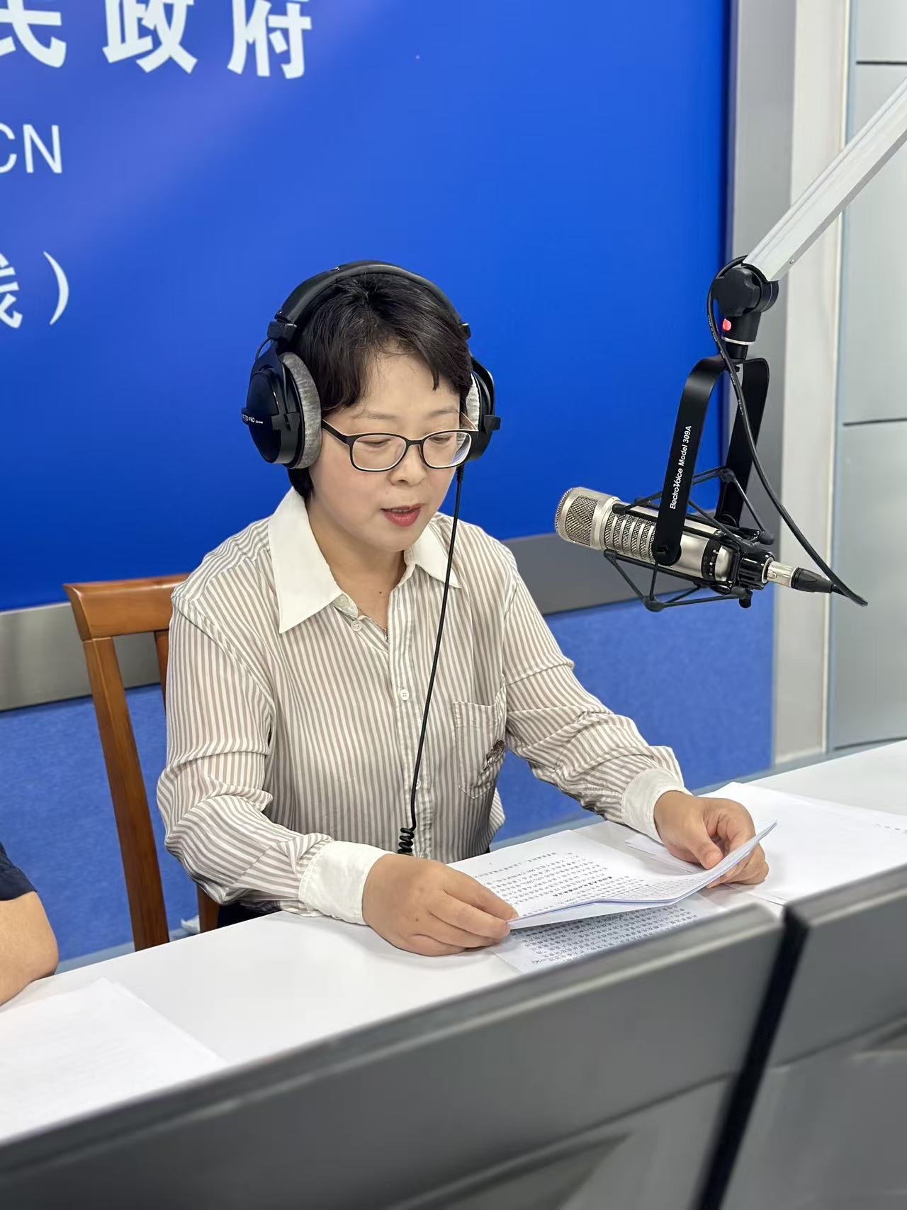 大丰区商务局外服中心主任朱梅影